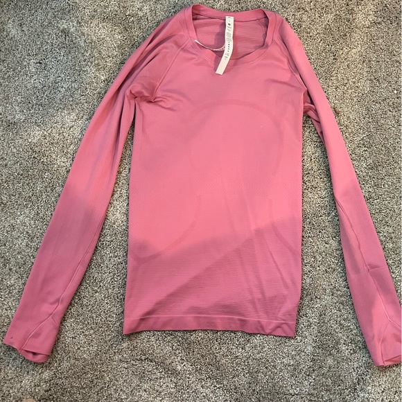 super cute pink blossom lululemon swiftly tech long sleeve shirt size 4 - Picture 2 of 5